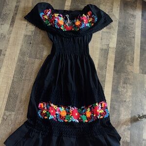 New with Tags XL YZXDORWJ Black Floral Embroidered Mexican Dress Off Shoulder